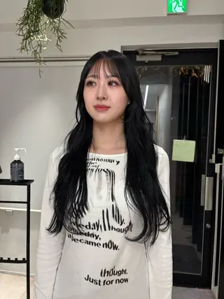 ロング 盛れる透明感カラー momokaのヘアスタイル