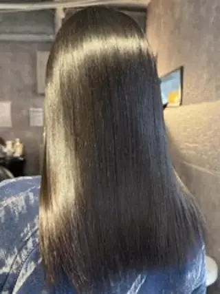 セミロング カラー 💜eluあやね💜 🫧カラー・縮毛矯正のヘアスタイル