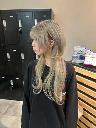 ミディアム カラー ウルフカット レイヤーカット上柿のヘアスタイル