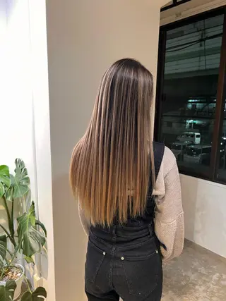 カラー Merly Osakaのヘアスタイル