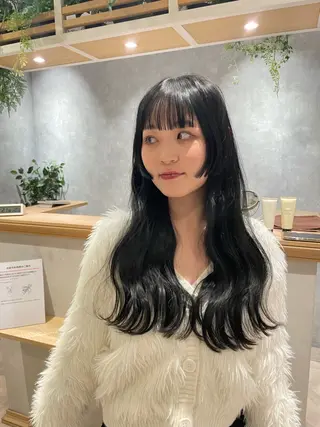 ロング カラー 透明感カラー 🩶🩵🩷AIRIのヘアスタイル