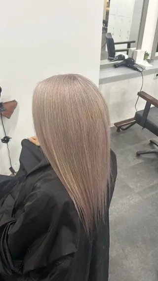 セミロング カラー 艶髪✖️ハイトーン 🫧YURIA🫧のヘアスタイル