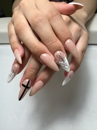 ネイル PEEKABOO京橋 HINA1級保持✨のネイルデザイン