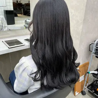 ロング 寒色/ベージュヘア ブリーチありMiOのヘアスタイル