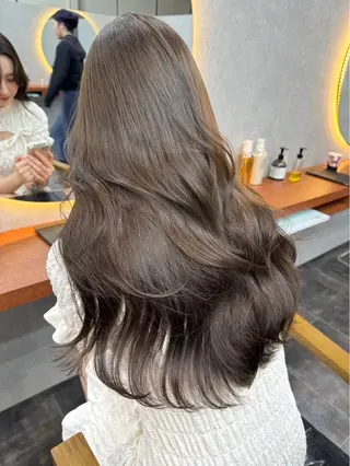 セミロング 佐藤 菜穂のヘアスタイル