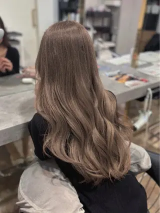 ロング カラー 内川 楓子のヘアスタイル