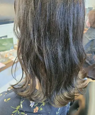 ロング 関口 友菜のヘアスタイル