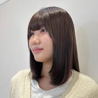 ミディアム 根岸 麻菜のヘアスタイル