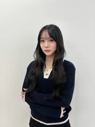 ロング カラー 抜け感レイヤー︴ ニュアンスカラーのヘアスタイル