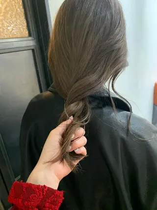セミロング カラー 本間 結衣のヘアスタイル