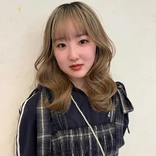 セミロング カラー 柔らかいbeige ¦韓国¦🩰マユ🩰のヘアスタイル