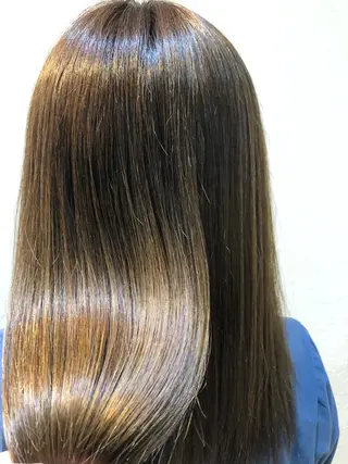 ミディアム サワタ ミサのヘアスタイル