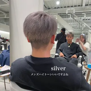 ショート カラー メンズ 峯崎 葵のヘアスタイル