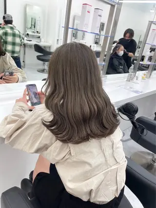 セミロング カラー NAMI🤎ブラウン &ミルクティー🤍のヘアスタイル