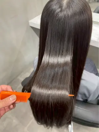 ロング 加田 萌美のヘアスタイル