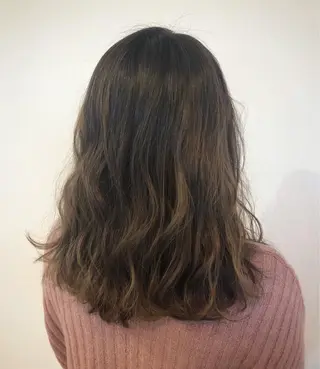 ミディアム カラー 白井 つづりのヘアスタイル