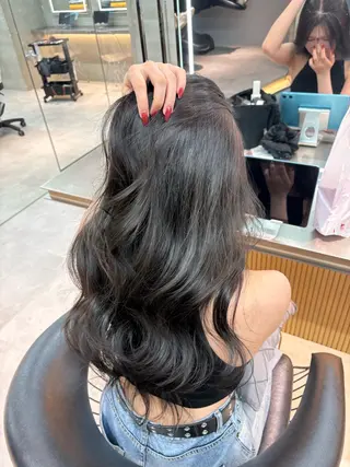 カラー lond/ MOMOKOのヘアスタイル