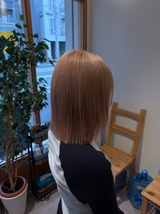 ミディアム カラー 荒井 茉凜のヘアスタイル