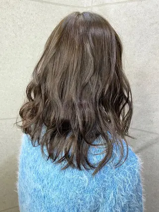 セミロング カラー 長濱 俊のヘアスタイル