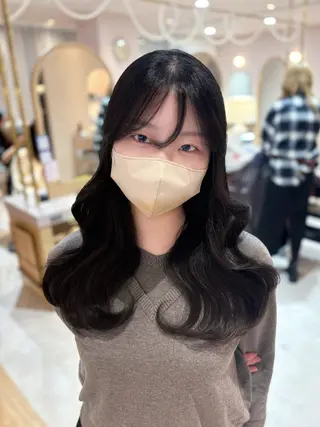 カラー merc.谷本 澪のヘアスタイル
