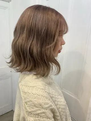 ミディアム カラー wakana/ 柔らかベージュカラーのヘアスタイル