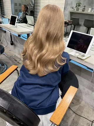 ロング カラー ハイトーンカラー RIRIKAのヘアスタイル