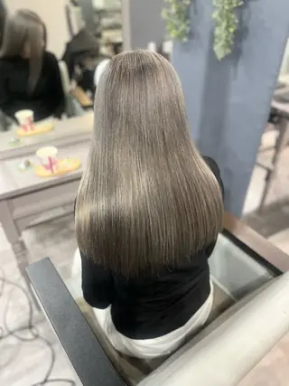 セミロング 川尻 詩織のヘアスタイル