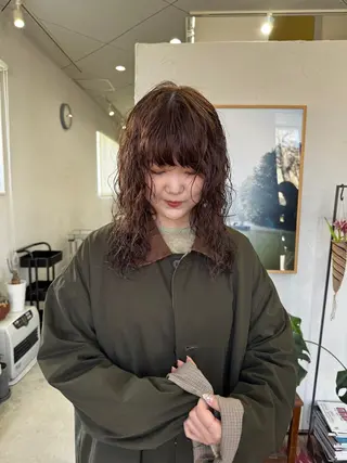 セミロング カラー パーマ ヤハタ ダイキのヘアスタイル