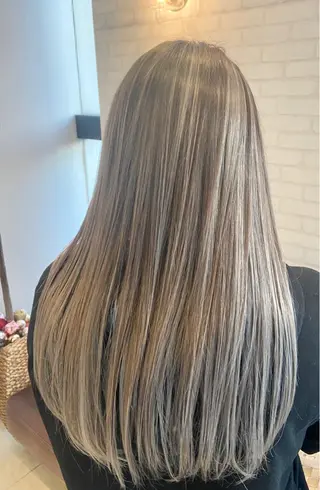 ロング 浅川 実行のヘアスタイル