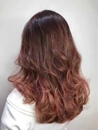 セミロング カラー サワタ ミサのヘアスタイル