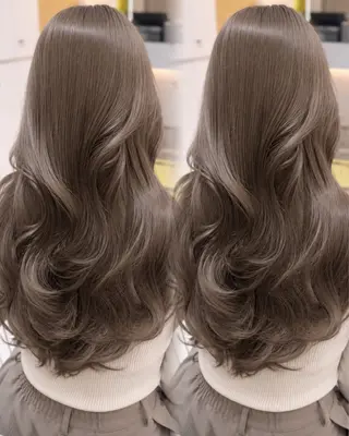 ロング カラー Akane レイヤー/艶カラーのヘアスタイル