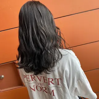 セミロング カラー 井手 孔介のヘアスタイル