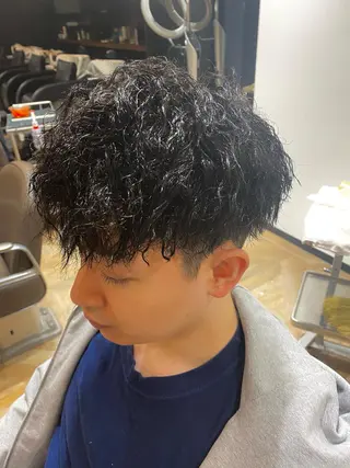 パーマ 山﨑 愛也のヘアスタイル