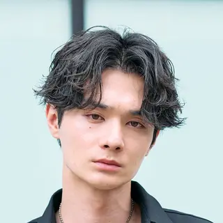 ショート パーマ メンズ 【シャドウパーマ センターパート】義心のヘアスタイル