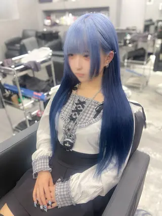 ロング 紺エクステ デザインカラーのヘアスタイル