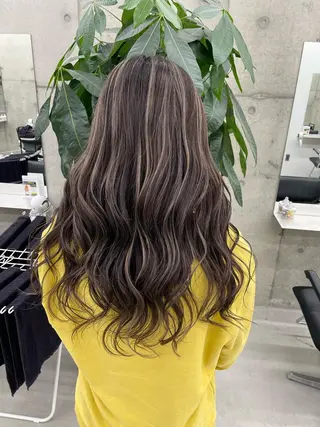 ロング カラー 岡留 愛美のヘアスタイル