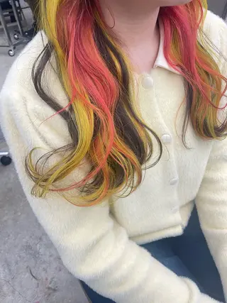 ロング カラー インナーカラー 推し ブリーチ  髪質改善のヘアスタイル