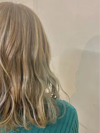 ロング 平山 愛理のヘアスタイル