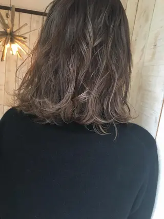 ミディアム カラー 鷺谷 玲奈のヘアスタイル