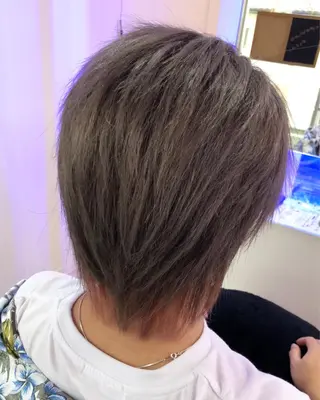 ショート カラー 白井 つづりのヘアスタイル