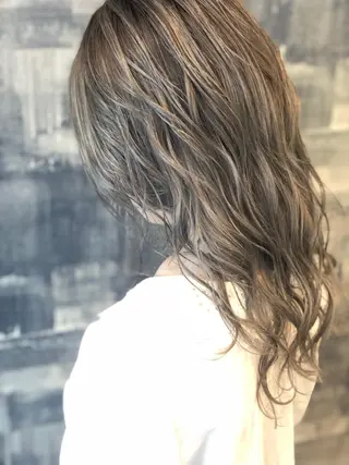 セミロング カラー 日高 香織のヘアスタイル
