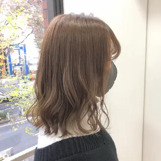 ミディアム カラー TRENCH 相澤 果歩のヘアスタイル
