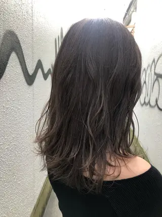 カラー エクステ ハイトーン 💭黒崎ハルカのヘアスタイル