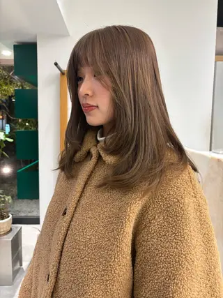 カラー なのは\透け感カラー \レイヤーカットのヘアスタイル