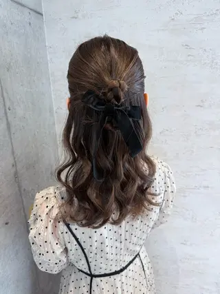 セミロング ヘアアレンジ はやしほのか| ヘアセット×カラーのヘアスタイル