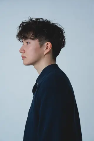 ミディアム メンズ 透明感カラー レイヤー亀井唯登のヘアスタイル
