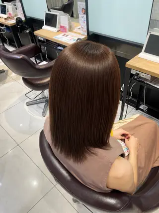 セミロング 赤み消し艶カラー✨️ DAIGOのヘアスタイル