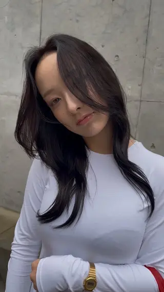 ロング 酒井 美里のヘアスタイル