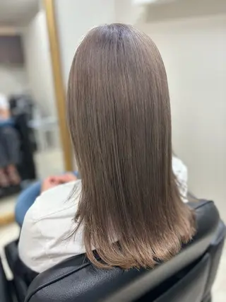 セミロング カラー LOCO Aikaのヘアスタイル