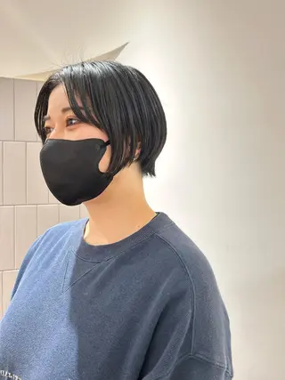 ショート オリーブベージュ/ ブリーチなし透明感のヘアスタイル